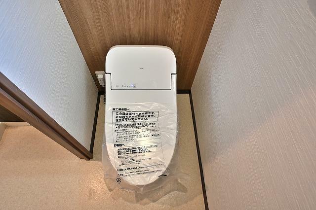 トイレはタンクレスです。新品に交換済みです。