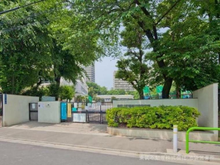 板橋区立緑小学校　徒歩8分