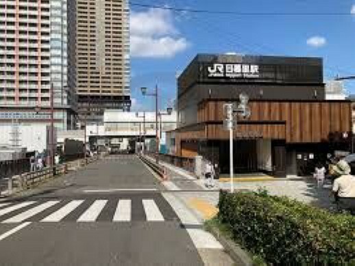 日暮里駅（JR東日本 山手線） 徒歩5分。