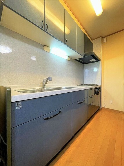 ■吊戸棚収納もあり、散らかりがちなキッチンがすっきり片付きます