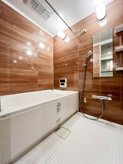 【浴室】高級感漂う浴室TV付きのバスルーム