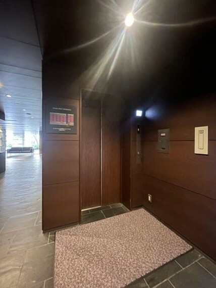 【共用部分】エレベーターは建物内に7基あります。朝の混雑もなさそうですね。
