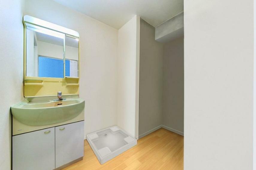 【洗面室】※画像はCGにより家具等の削除、床・壁紙等を加工した空室イメージです。