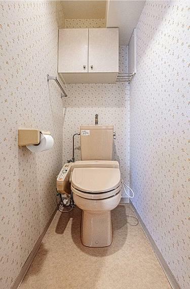 温水洗浄便座付きトイレ。