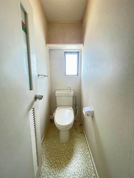 シンプルであたたかい雰囲気のトイレ