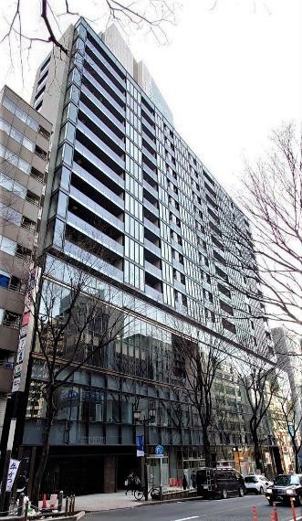 渋谷駅（B4出口）より徒歩2分。再開発エリアに隣接する宮益坂沿いの18階建て