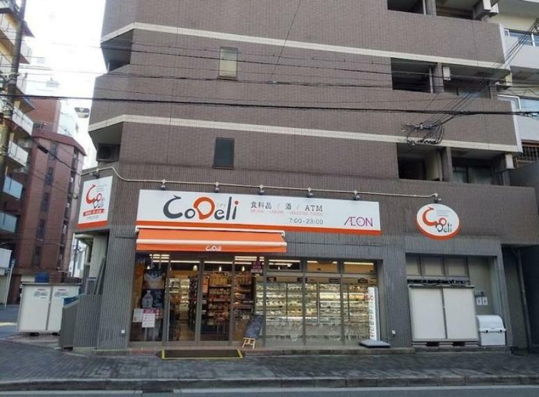 CoDeli 南堀江2丁目店営業時間が7:00～23:00なので通勤前後にも利用できるスーパー。