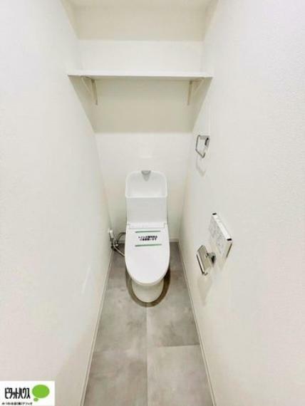 清潔感のある真っ白なトイレ