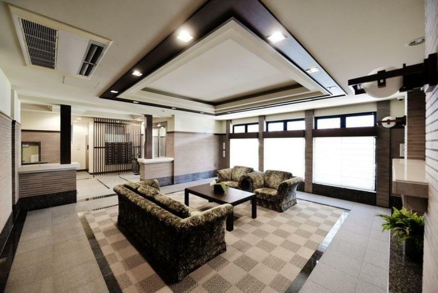 平成20年建築、管理体制も良好なマンションです。ホテルライクなソファーセットが設置されたロビーがあり、お客様との面会にも便利です。内廊下設計で雨にも濡れずにお部屋まで入れます。