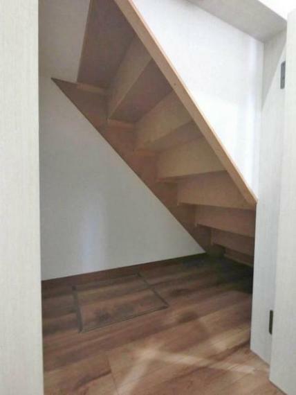 あると便利な階段下収納
