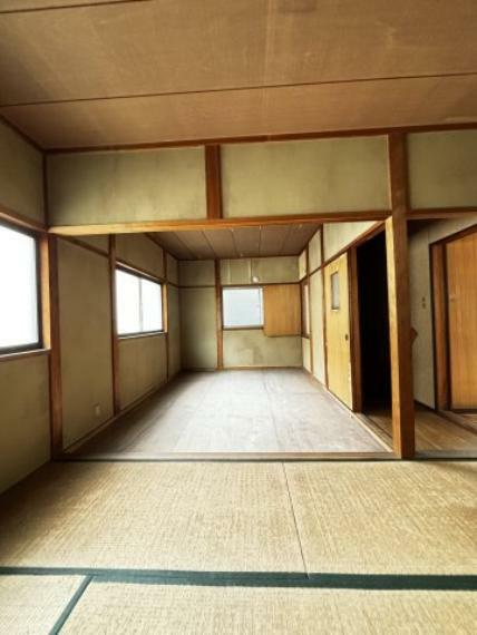 2階和室は二間つづきで広く使えます。