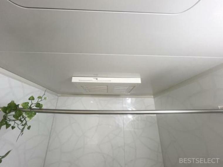 浴室乾燥機が湿気やカビを抑えて掃除の負担も軽減。