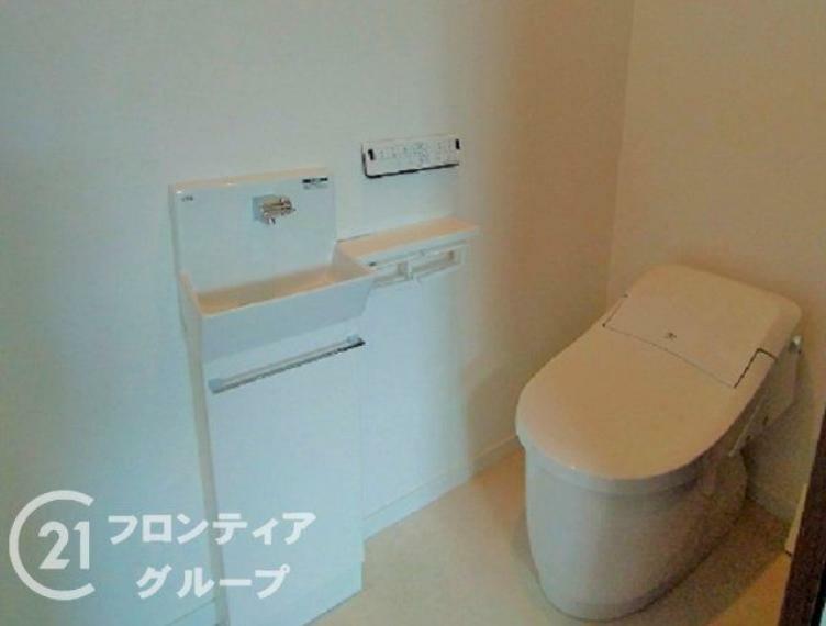 タンクレスのトイレで掃除も楽々です！