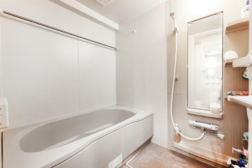 浴室換気乾燥機が備わる1418サイズのユニットバス