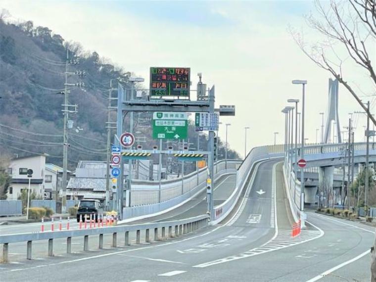 【高速道路】池田木部第一インターチェンジまで約3800m（車約8分）です。インターチェンジが近いと通勤や旅行に便利ですね。