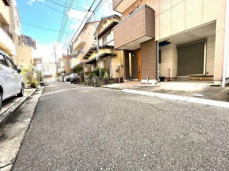 間口約6.56m、前面道路幅員約4.2mとなります。