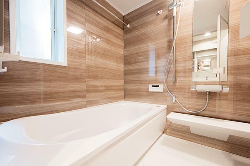 浴室換気乾燥機は温風を浴室全体に循環させ、バスルームに大きな乾燥機の役割を付加。