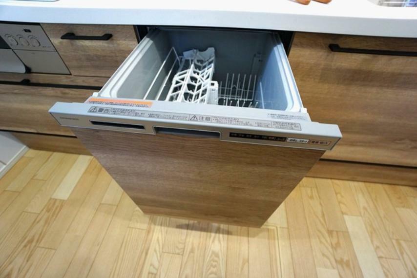 時間を大幅に短縮できる食器洗浄乾燥機付きキッチンです＾＾冬場の洗い物で手荒れの悩みもなくなります。