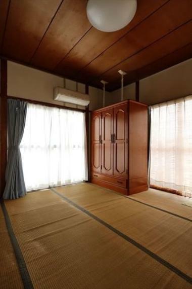 2階和室8帖採光の良い和室はのんびりと寛げる空間