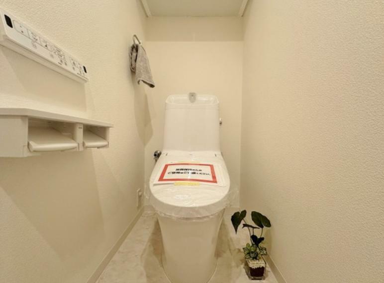 ～Toilet～　　　　　ゆとりをもったトイレの広さ、白を基調として落ち着く場を演出しております。