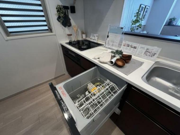 食洗機付きで収納力のあるシステムキッチンです！