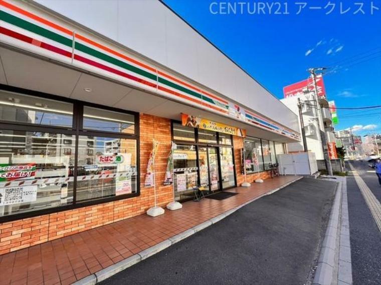 セブンイレブン富士見鶴馬西支店 24時間営業のコンビニエンスストア。