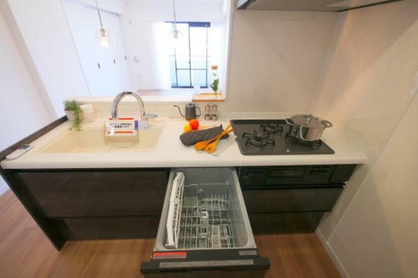 ■家事負担の軽減ができるビルトイン食洗機＆タッチレス水栓付きシステムキッチン