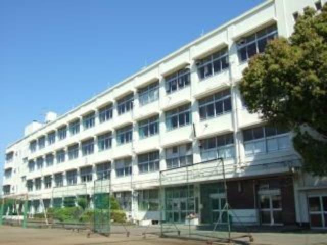 横浜市立左近山中学校 徒歩14分。