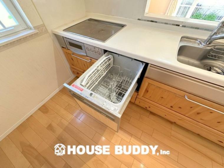 毎日の家事をラクにしてくれるビルドインタイプの食洗機。操作も楽々ワンタッチ！水仕事を軽減するとともに手洗いに比べ節水効果も期待できます。