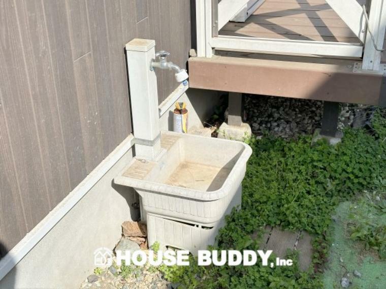 お庭には洗車や掃除、ペットのお世話など、あったら嬉しい外水栓付きです。