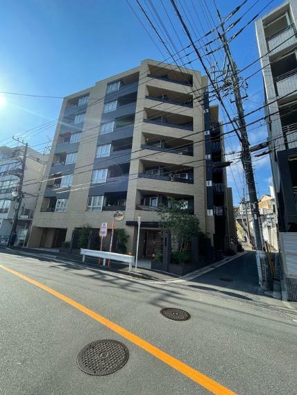 地上7階建て、2019年9月施工の築浅マンション「クリオ横濱東白楽」