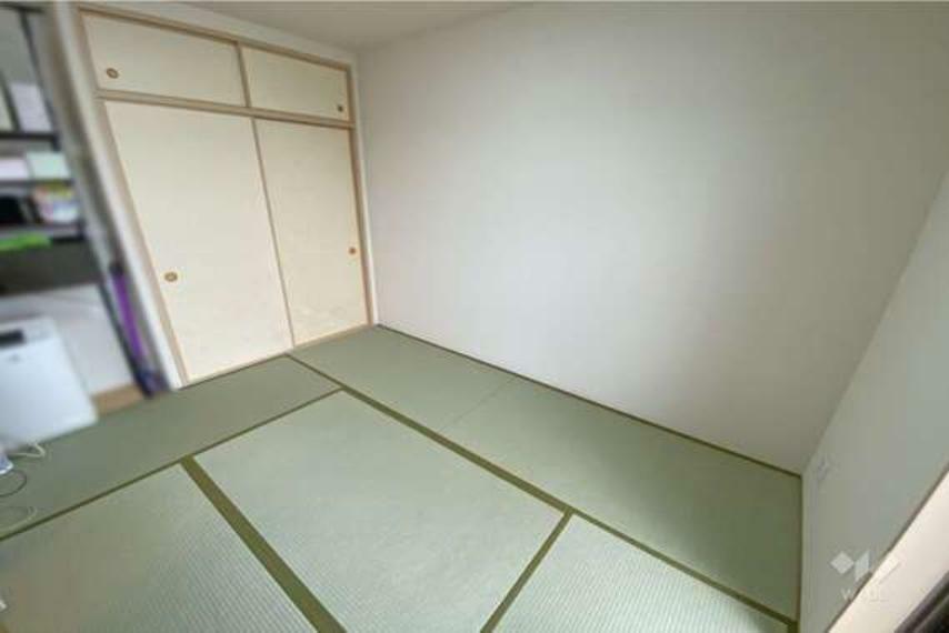 【和室】LDKに接続している和室です。収納もあるため、使いやすい居室になっています。