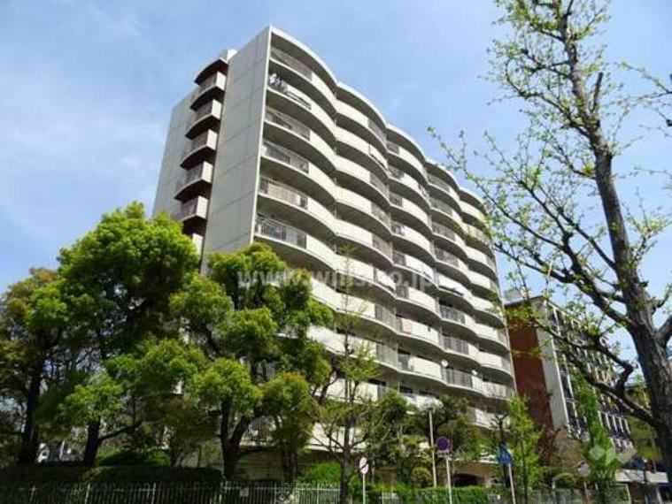 阪急南茨木ハイタウン駅前高層住宅D棟の外観（南西側から）