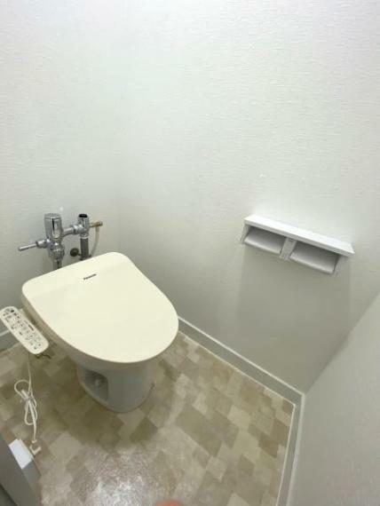 【トイレ】<BR/>リフォーム済の個室トイレ。<BR/>使いやすい奥行があります。