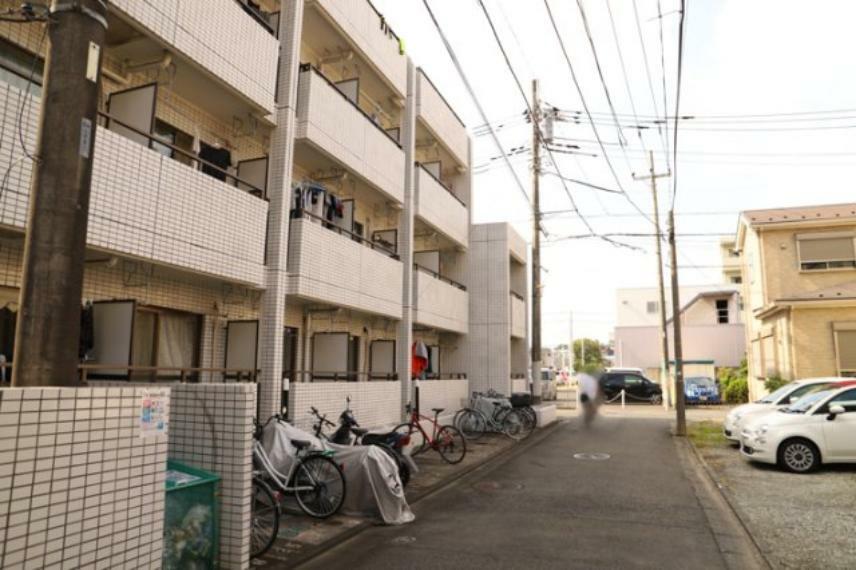 隣家の土地はどうなっているのか、生活利便施設が近くにあるのか、学校まで近いかなど、お客様のライフスタイルにあわせたイメージが重要です。また、近くにあると困る施設が近くにないかも確認するといいでしょう。