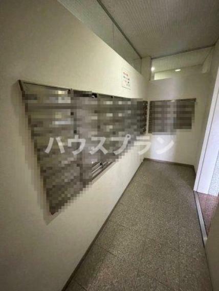 マンション郵便受けは、便利で安全なシステムです。防犯対策として、不審な侵入者から住民の郵便物を保護します。居住者は、自由な時間に郵便物を受け取ることができます。