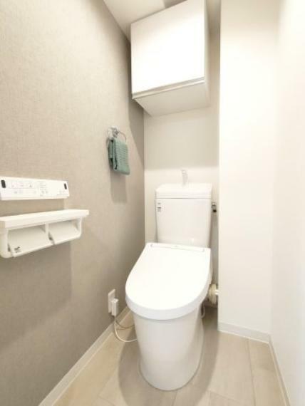 ・トイレ 　清潔感のある空間に、使いやすく調整可能な洗浄機能を標準装備。