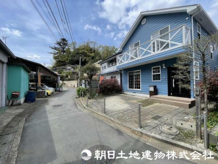 交通量の少ない閑静な住宅街ですので、小さなお子様がいらっしゃるご家庭でも安心してお住まいになれます。