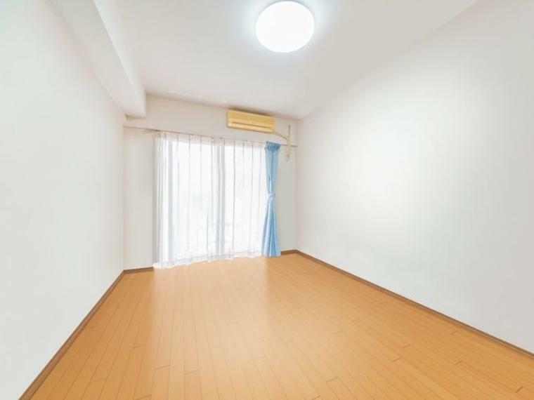 室内画像はCGにより家具等の削除、床・壁紙等を加工した空室イメージです。