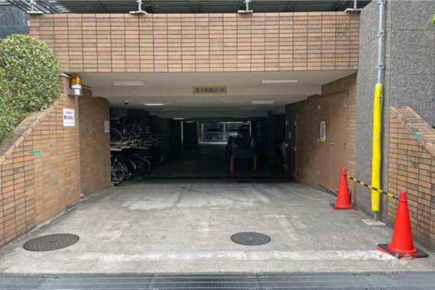 駐車場の出入り口
