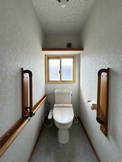 【リフォーム中】2階トイレの写真です。トイレ新品交換を行います。