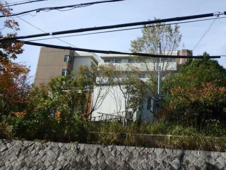 地方独立行政法人神戸市民病院機構神戸市立西神戸医療センター 徒歩33分。