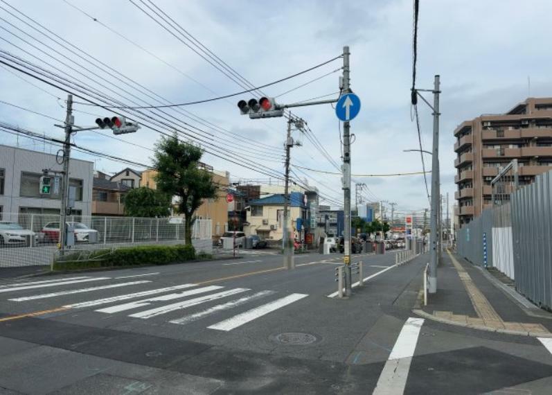 眺望の良さを楽しめるダイニングキッチンで家族団らんの時間を過ごしてはいかがでしょうか。バルコニーから見える景色を家族で眺める時間は、時間が経つのを忘れてしまいそうですね。是非、現地を見に行きましょう！