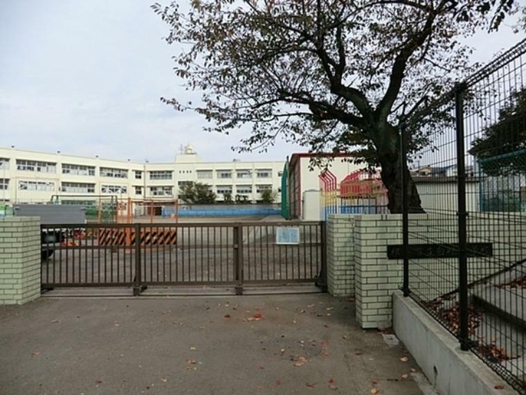 白根小学校 昭和32年<BR/> 自ら学び、自分の考えを深める子を育てます。