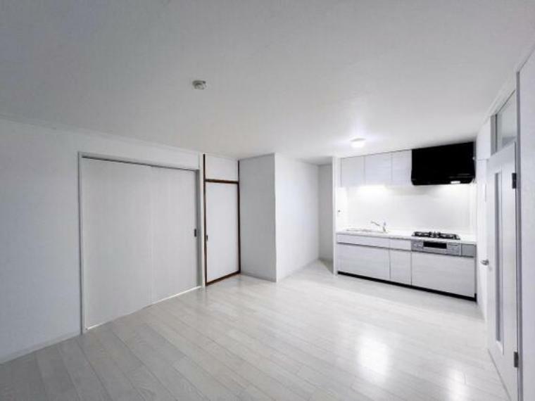 白を基調とした空間で、どんな家具も似合いそうですね。