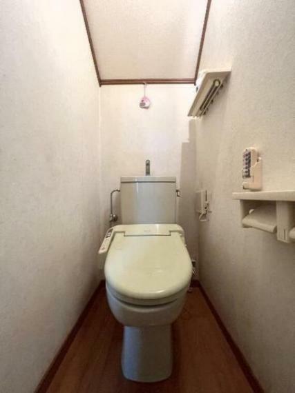 温水洗浄便座付きトイレは嬉しい設備ですね。