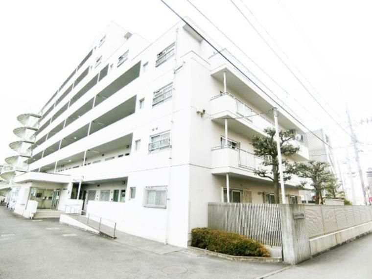 JR青梅線「拝島」駅より徒歩約4分のマンションです。