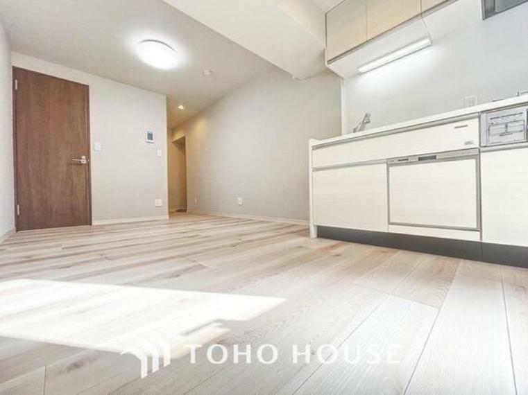 「ダイニングキッチン」リビングのスペースを広く取れる壁付けキッチン。家事の動線を考え、動きやすく、使いやすい空間造りができます。