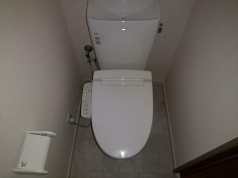 トイレは温水洗浄便座付で快適にお使いいただけます。