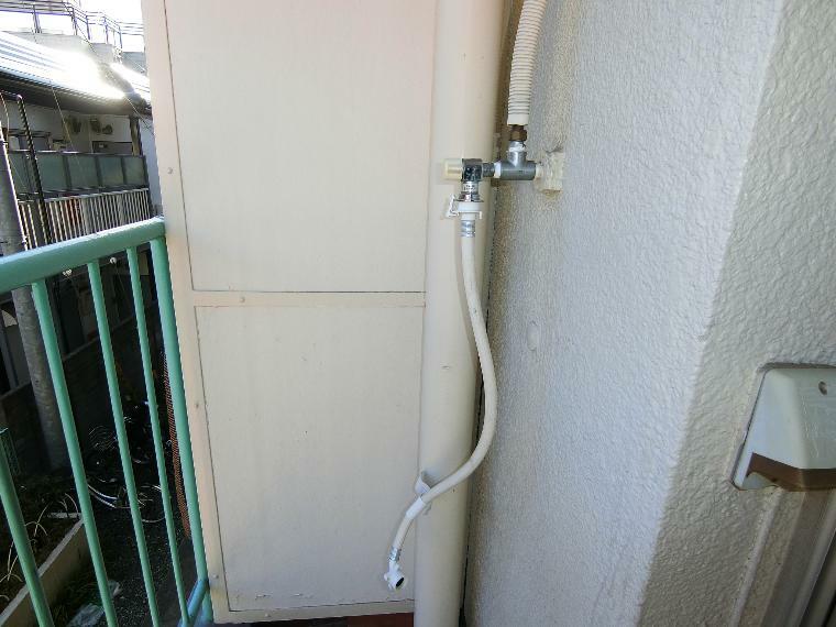 バルコニーにある洗濯用水栓